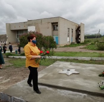 Участие  в районной акции "Цветы Победы".