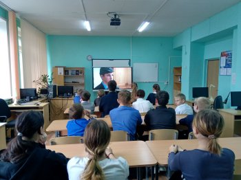 Просмотр фили "Школьные ботаны".